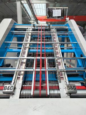 Precise sheet to sheet laminating machine voor gegolfd papier met automatische correctie en hoge snelheid servo control