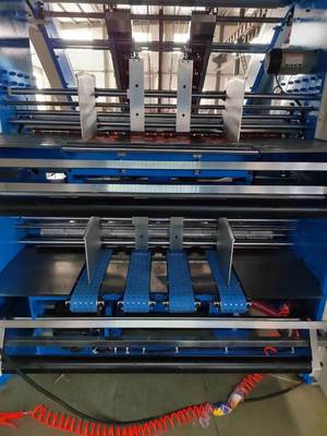 Sheet To Sheet 5ply Flute Laminating Machine Met Servo Besturing Voor Lamineren Van Golfkarton En Productie Van Meerlaagse Gelamineerde Producten