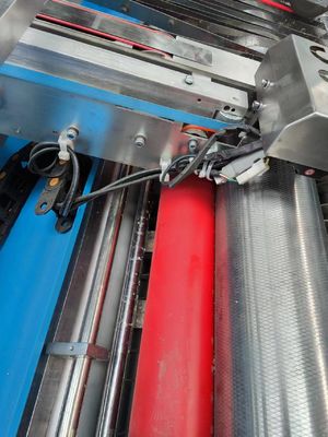 Sheet To Sheet 5ply Flute Laminating Machine Met Servo Besturing Voor Lamineren Van Golfkarton En Productie Van Meerlaagse Gelamineerde Producten