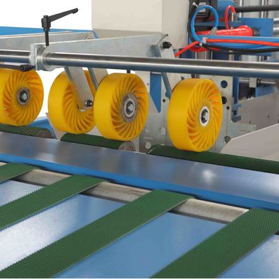 1900mm Autohoge snelheid Blad aan Blad het Lamineren Machinestapel Turner And Stacker Machine