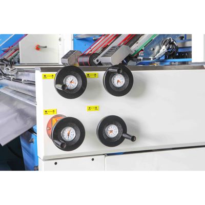 Volledig Automatische de Machine Hoge Precisie 2200mm van de Fluitlaminering voor het Kleven van Golfkarton en Karton