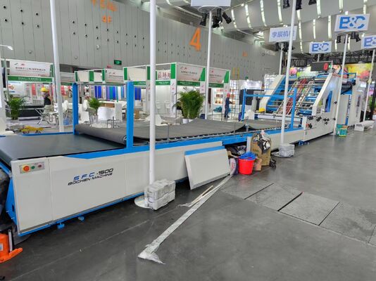 Automatische hogesnelheidsplaat tot plaat lamineermachine met servo-besturingstechnologie voor het lamineeren van gegolfd papier en meervoudig gelamineerde producten